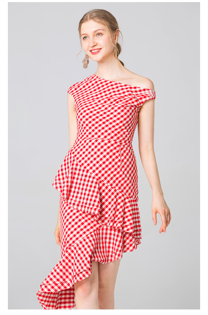 实拍有模特 风格 性感 图案 格纹 工艺 拼贴/拼接 产地 九江 款式 斜