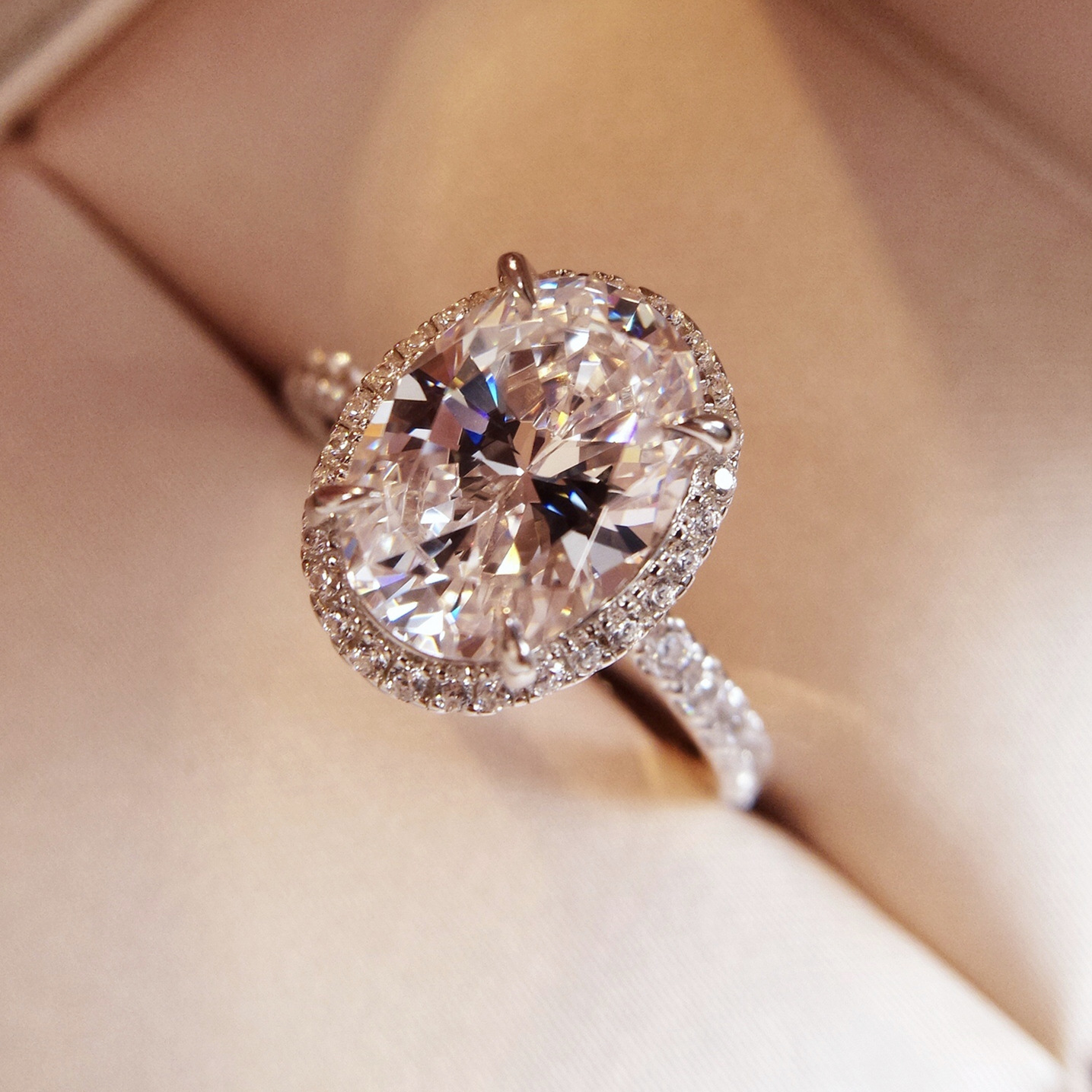 鸽子蛋钻戒欧美时尚s925纯银镀金3克拉椭圆形水滴仿真钻饰戒指女