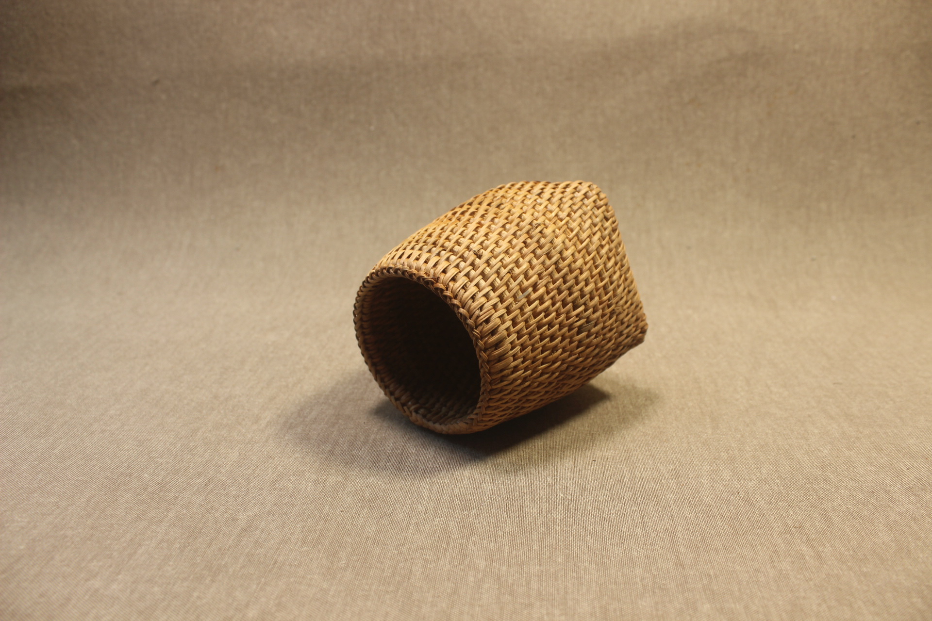 七月七秋藤编笔筒 杯笼藤制工艺品