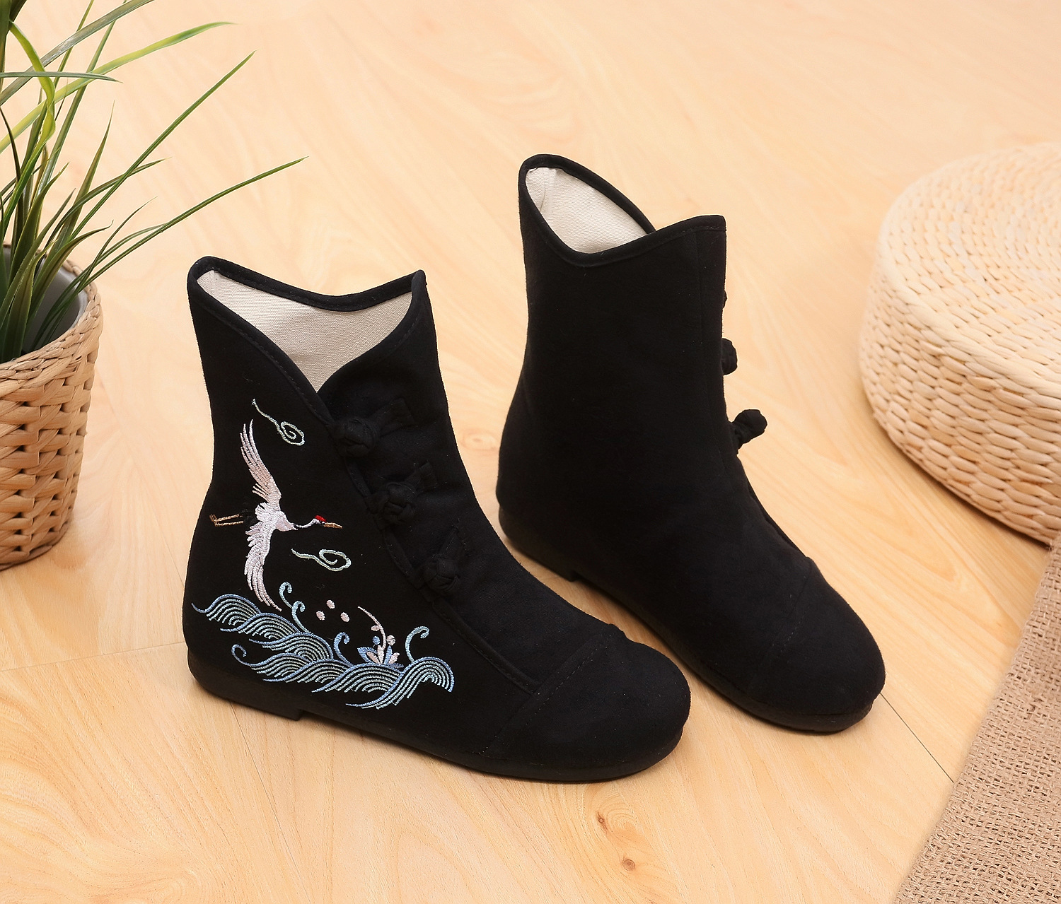 白鹭棉靴短靴老北京布靴古装汉服鞋内增高汉服靴子女靴冬加厚