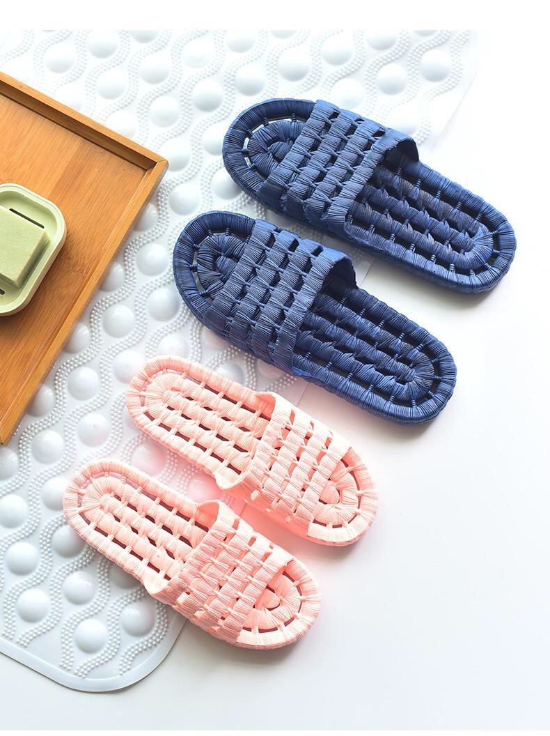 新款家居拖鞋批发四季洗澡漏水拖鞋男女软底镂空防滑情侣浴室凉拖