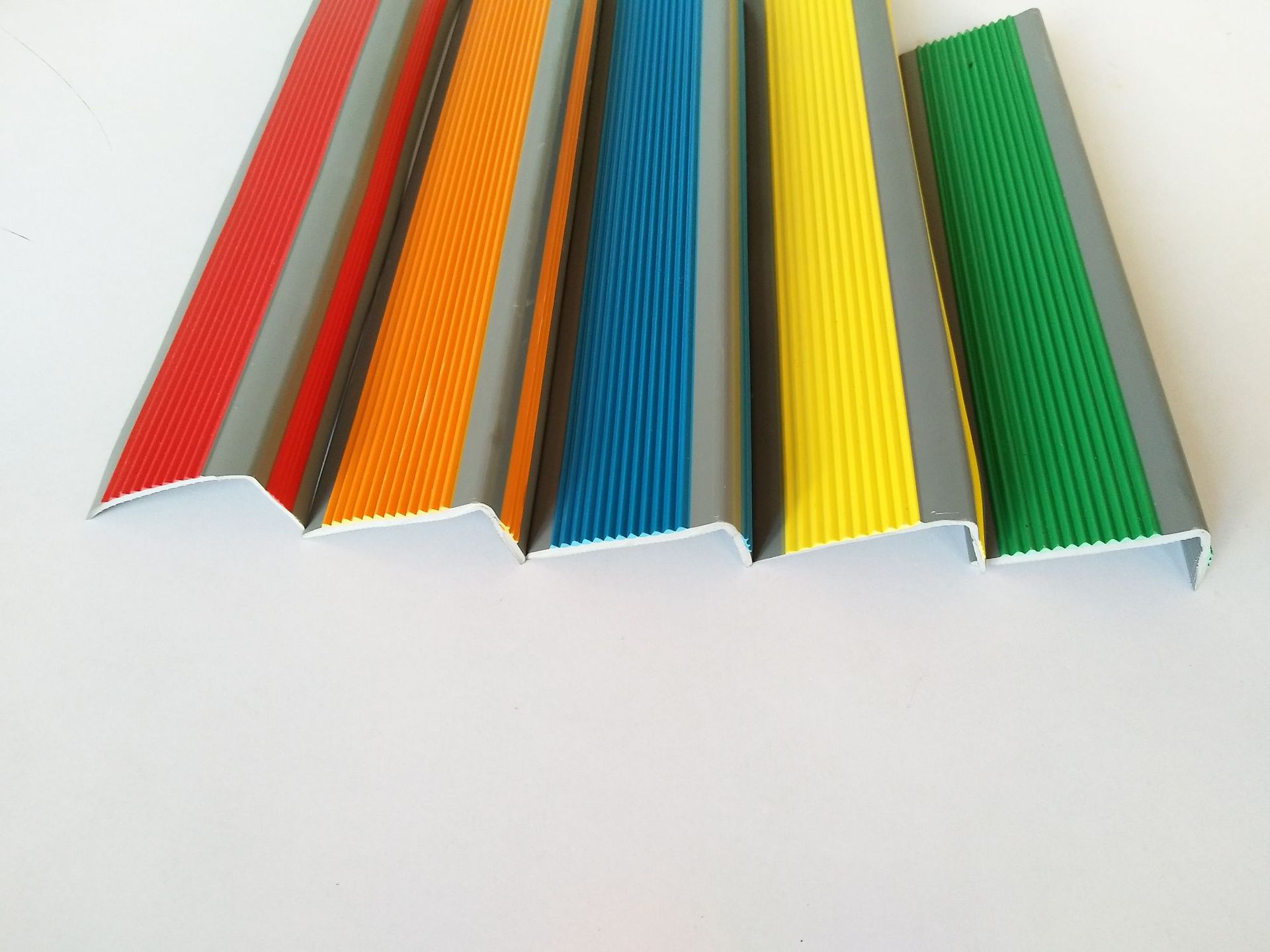 供应防滑条 自粘pvc楼梯防滑条 自带背胶楼梯防滑条 带胶防滑条