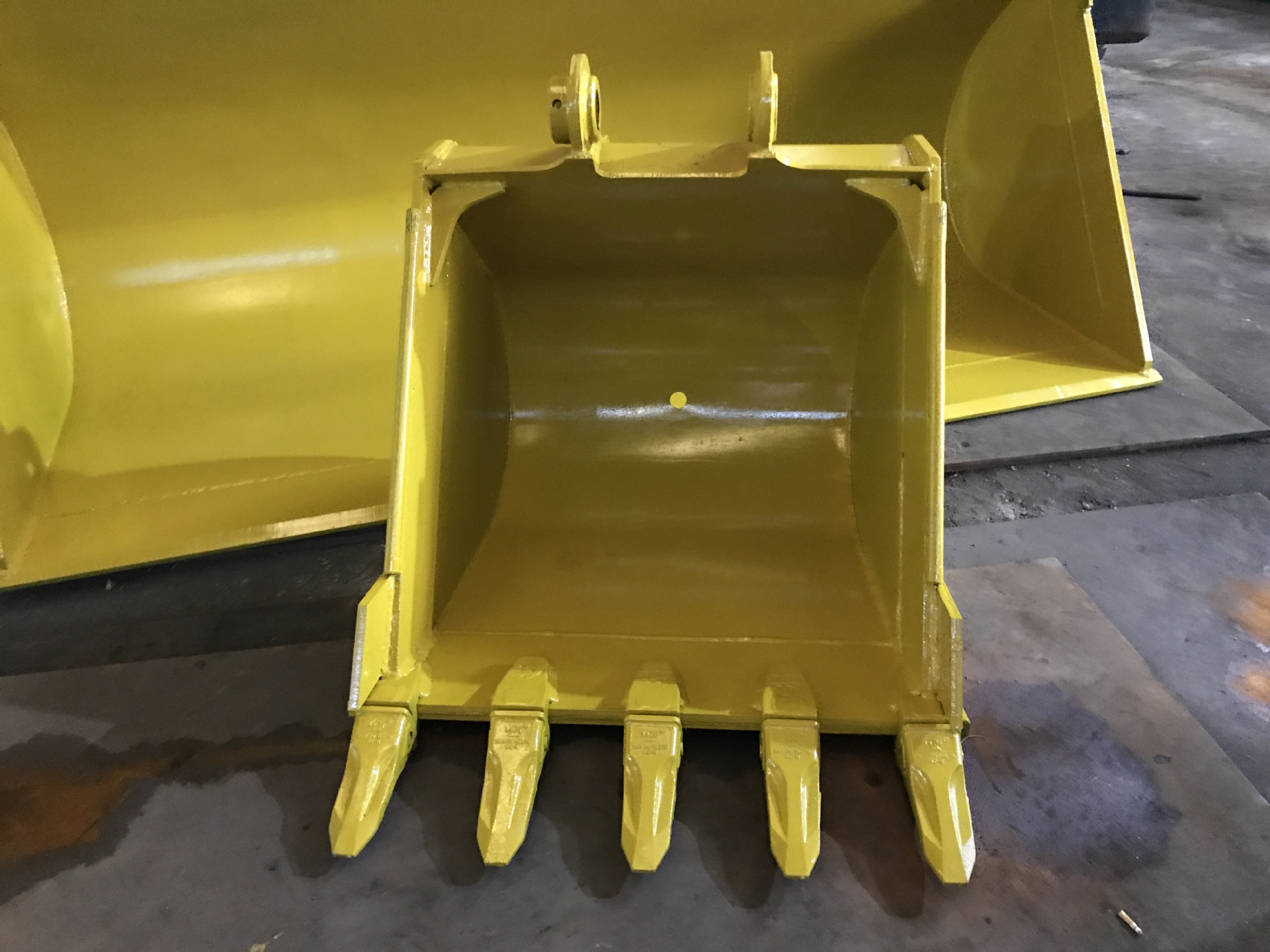 厂家直销现代130lc5挖机斗岩石斗现代挖斗小挖斗可订做斗齿