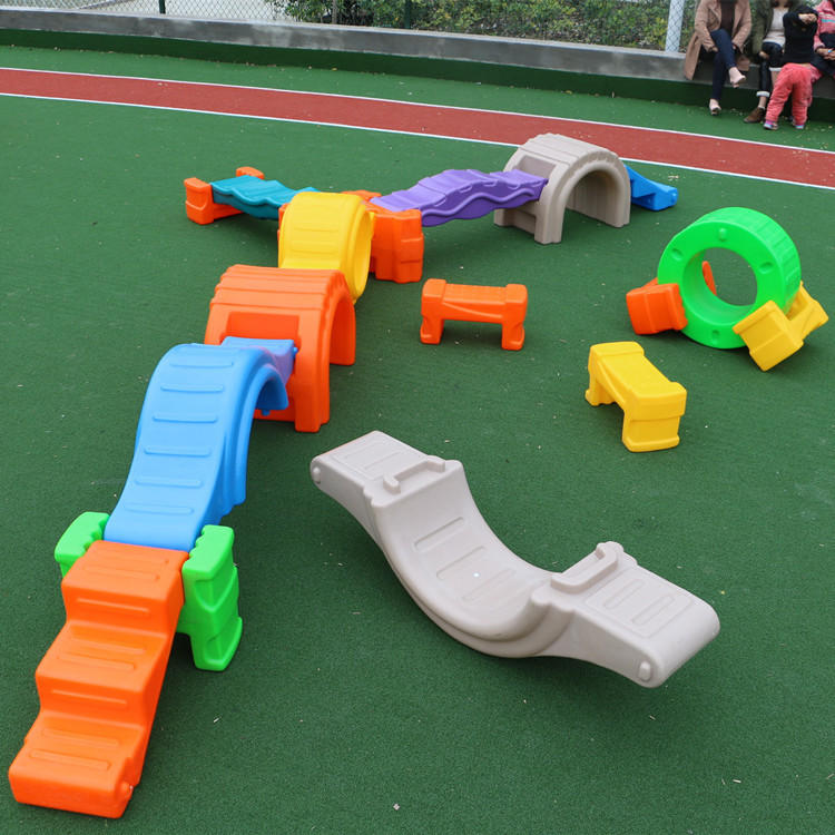 幼儿园感统体能训练器材组合 儿童塑料平衡木户外组合独木桥