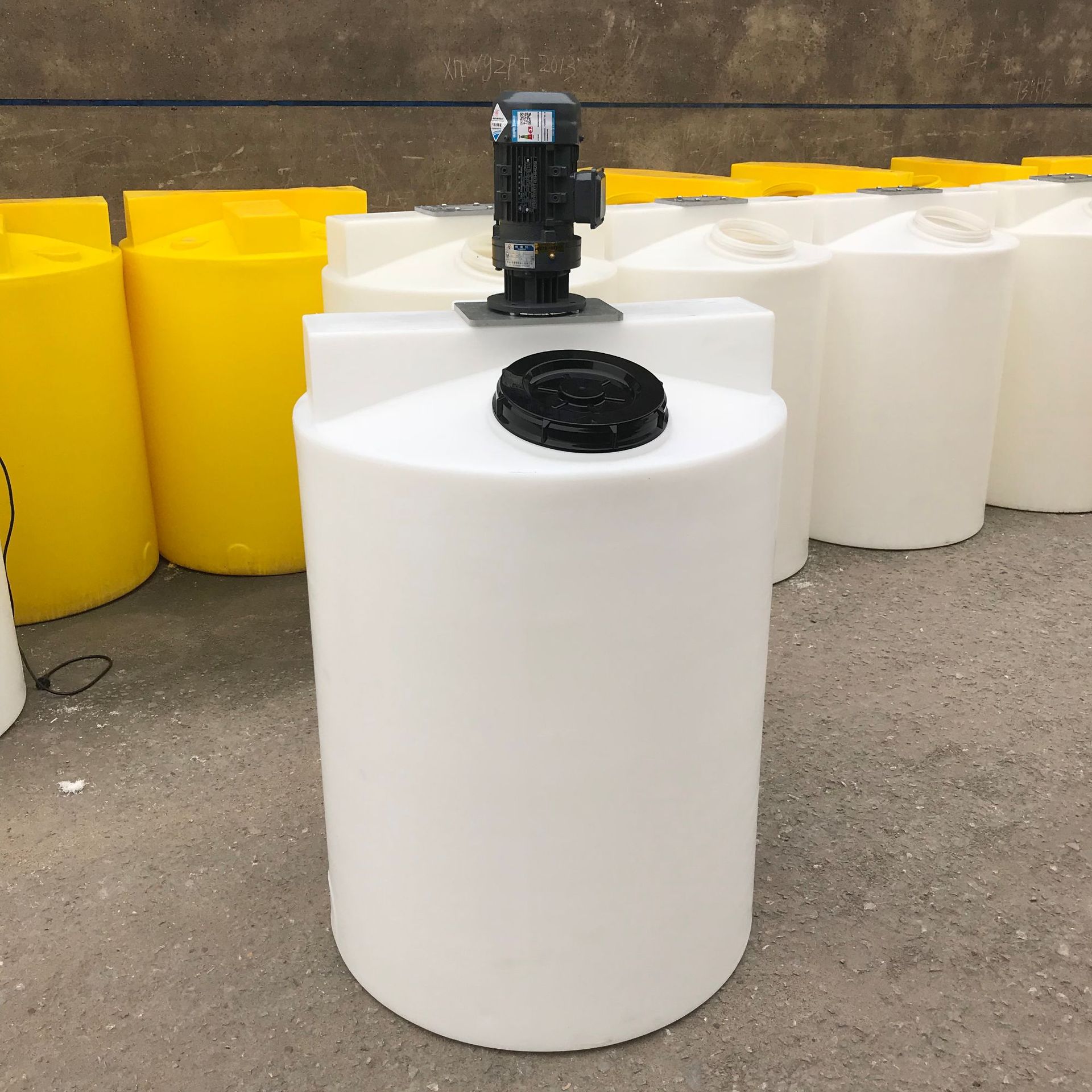 江苏300升pe搅拌桶加药罐生产厂家加厚塑料圆桶 盐酸加药装置桶