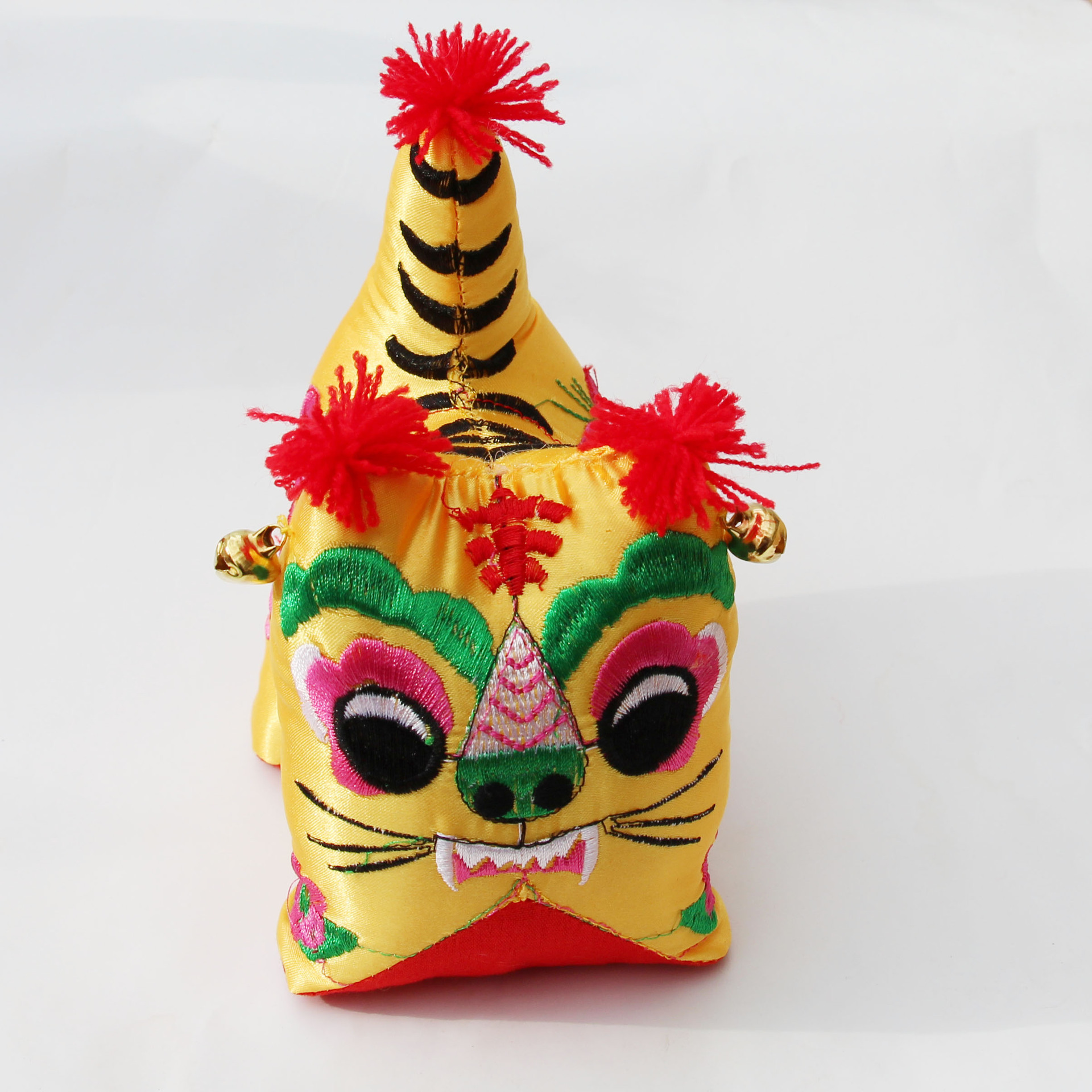 厂价直销高密度刺绣铃铛平安福布老虎 精工细作