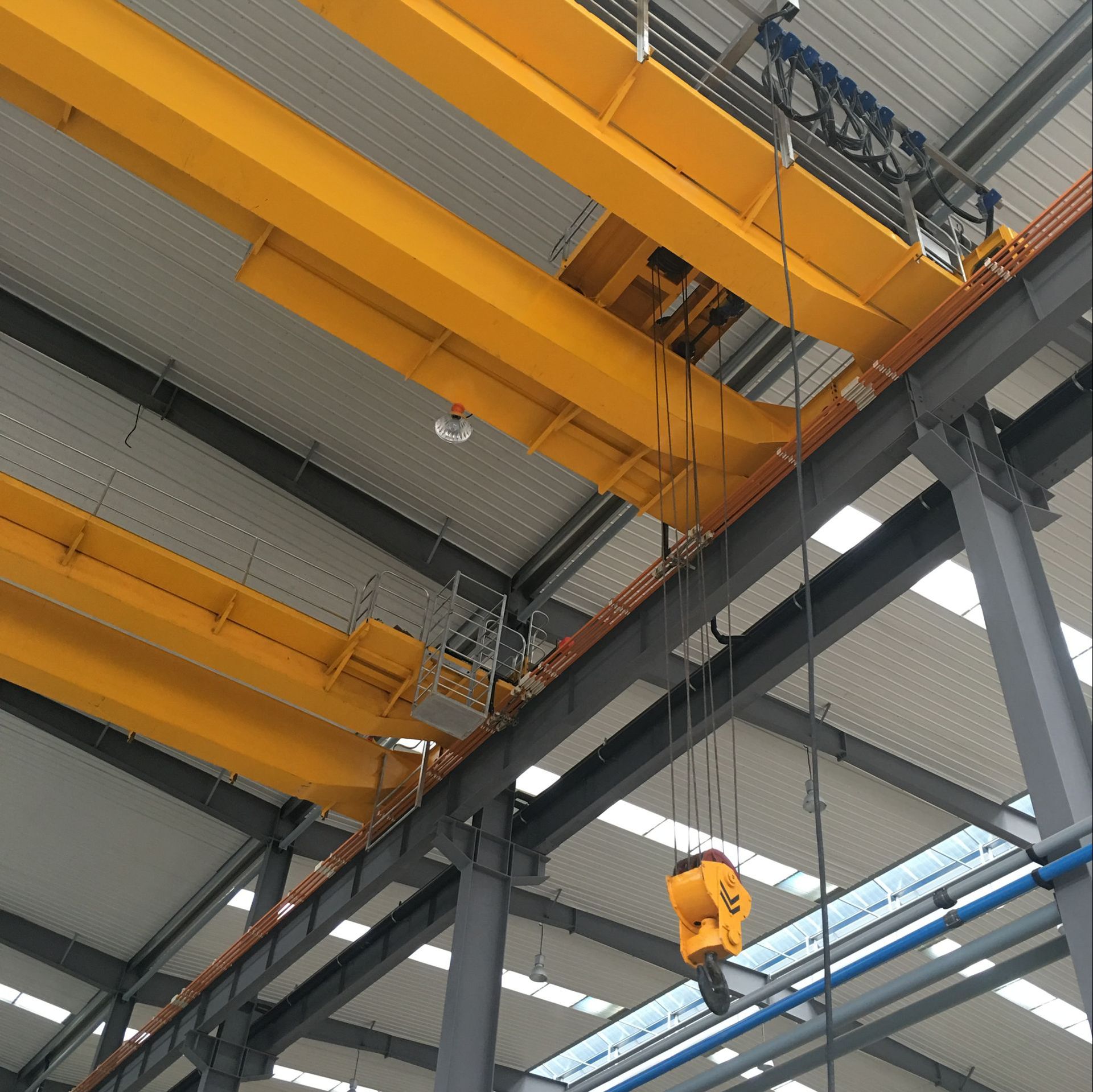 桂林 仓库货物搬运双梁起重机1-5吨 遥控操控吊钩桥式起重机