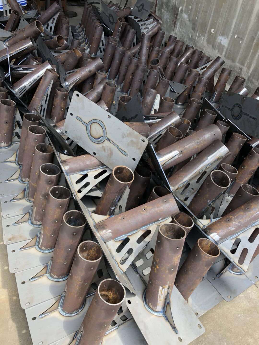 太阳能一体化路灯斜套筒固定底座,太阳能一体化路灯固定底座