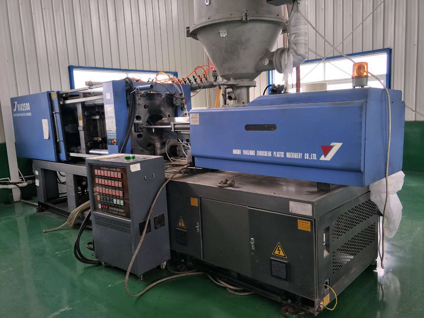 出售甬江注塑机250t/500g卧式注塑机 省电带变频器 机器保修一年