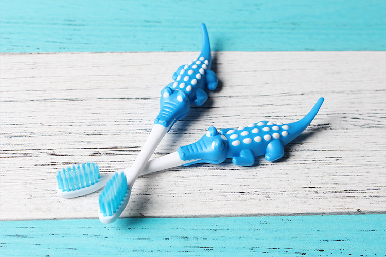 小鳄鱼造型儿童牙刷口腔医院牙科诊所礼品赠送细丝软毛清洁牙齿