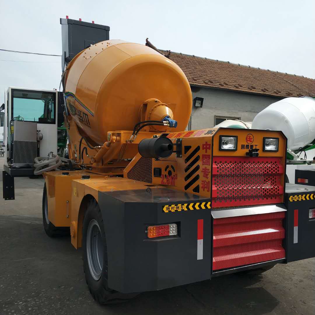 新型自动上料搅拌机鲁樽搅拌车3立方鲁樽搅拌铲车新款搅拌罐车