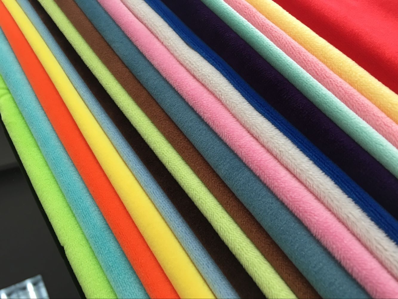 生产出售水晶超柔短毛绒布料超柔面料水晶绒布面料定制睡衣绒布