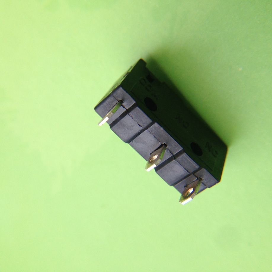 微动复位开关wk2三孔脚红头黑色塑胶壳5a