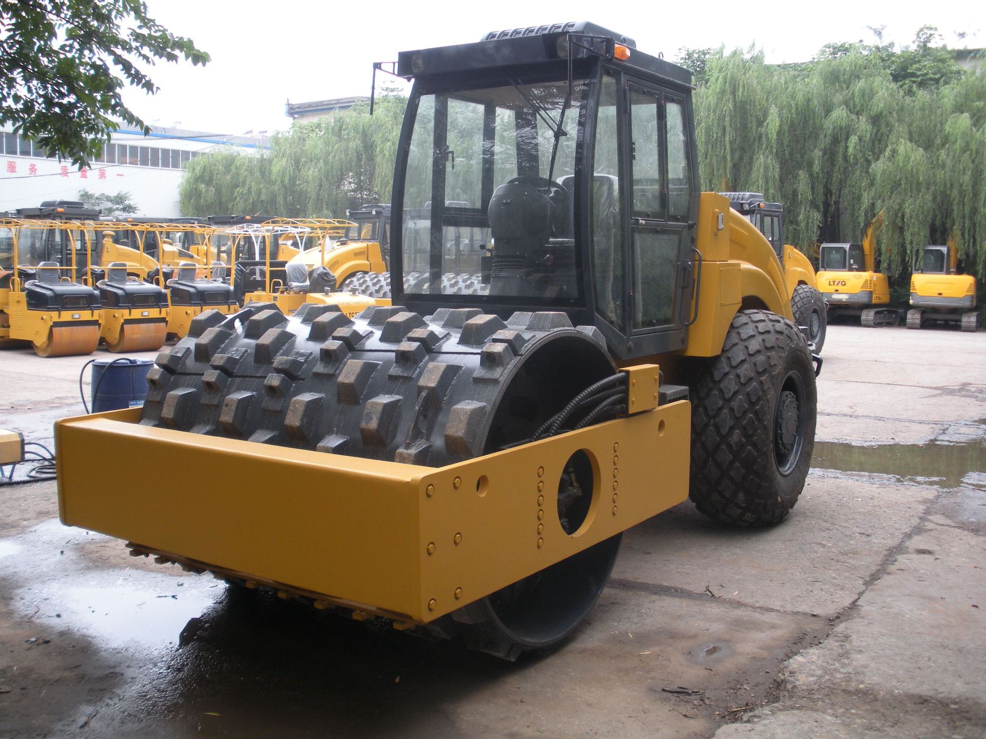 单钢轮压路机厂家直销 14吨单钢轮振动压路机性能稳定