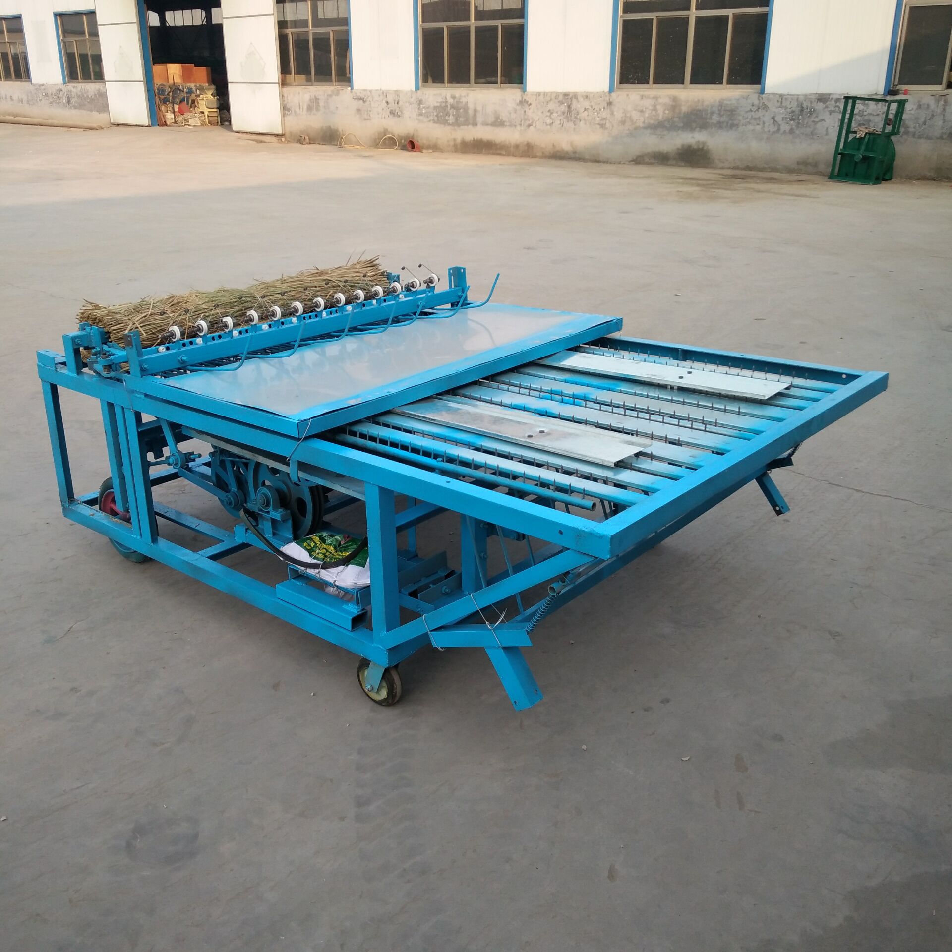 苇帘蒿帘草编机 不断线电动草编机 运转灵活自动锁边草帘机-阿里巴巴