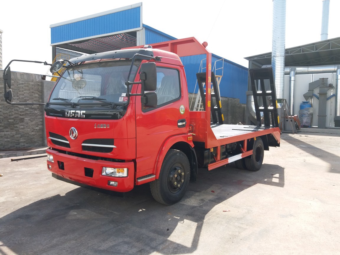 东风福瑞卡平板运输车 10-12t挖掘机拖车价格