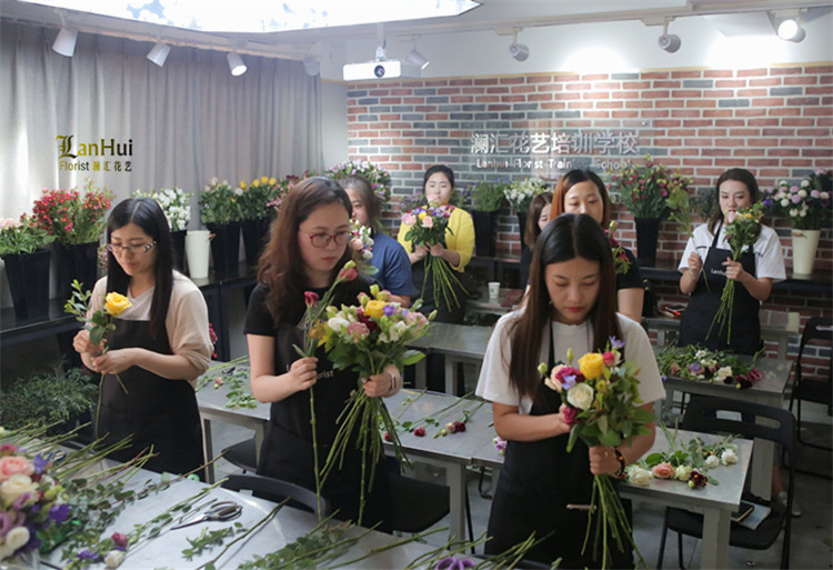 烟台花艺培训 一家深受学员广泛推崇的花艺学校