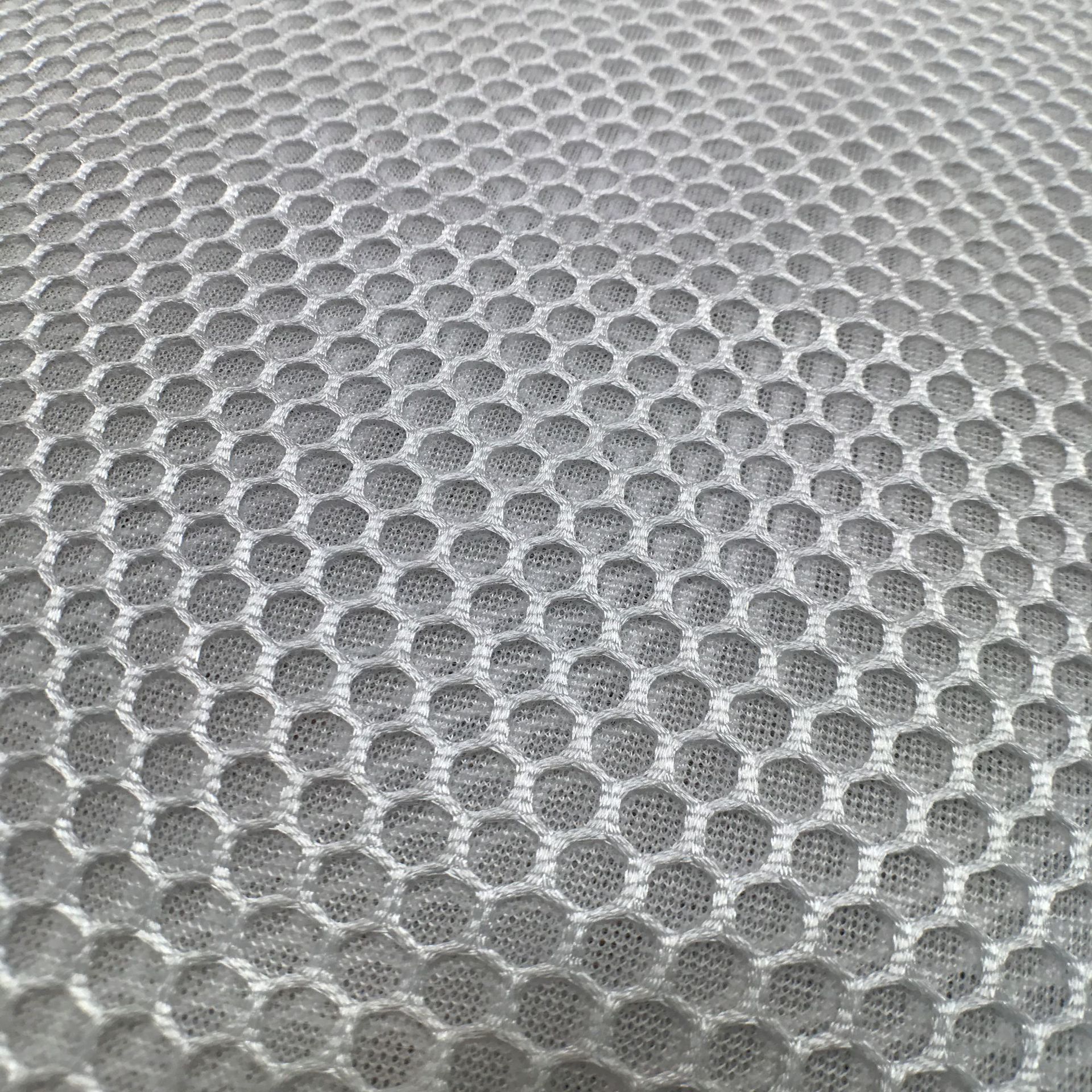 厂家现货直供 三明治网眼布 涤纶蜂窝网布 汽车坐垫鞋材面料