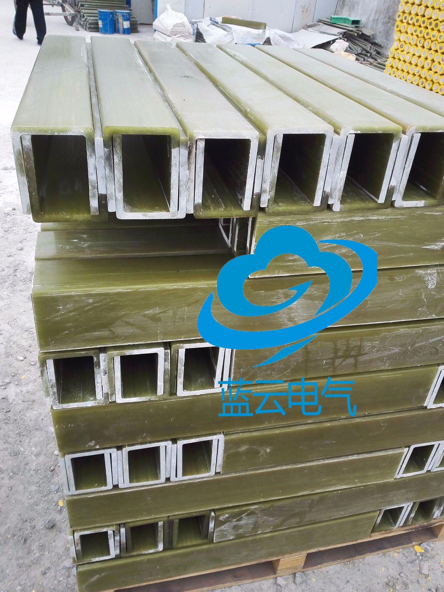 耐高温u型绝缘槽采用无碱玻璃纤维纱浸润mpi树脂及特殊配料,经设备引