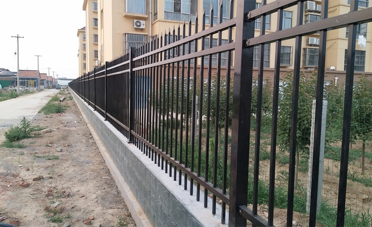 建筑工程铁艺围栏方管栅栏锌钢护栏工厂外围防护栏黑色热镀锌烤漆栏杆