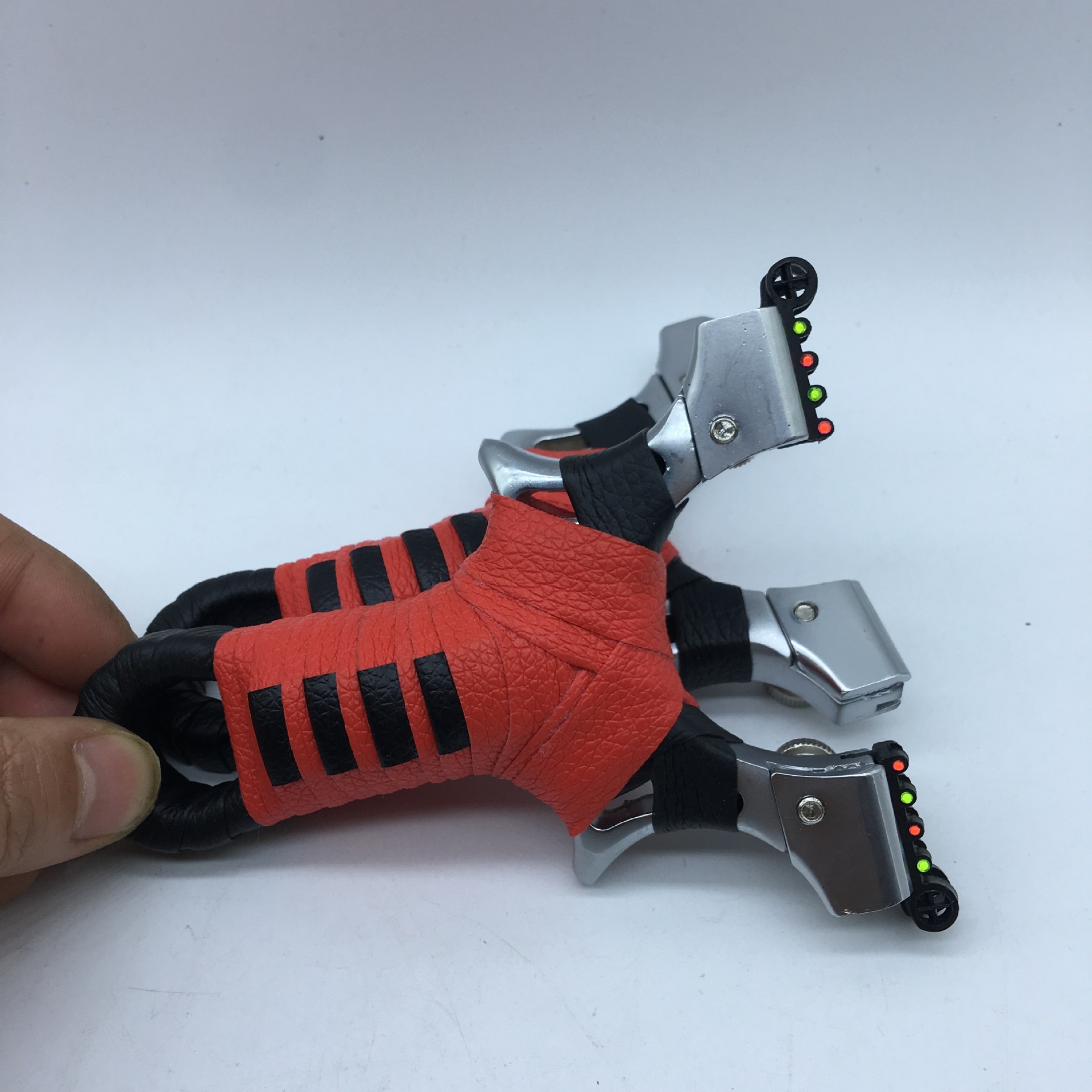 弹簧快压锁凤弹弓 十字光纤瞄 合金快压扁皮夹片弹弓合金猎人弹弓