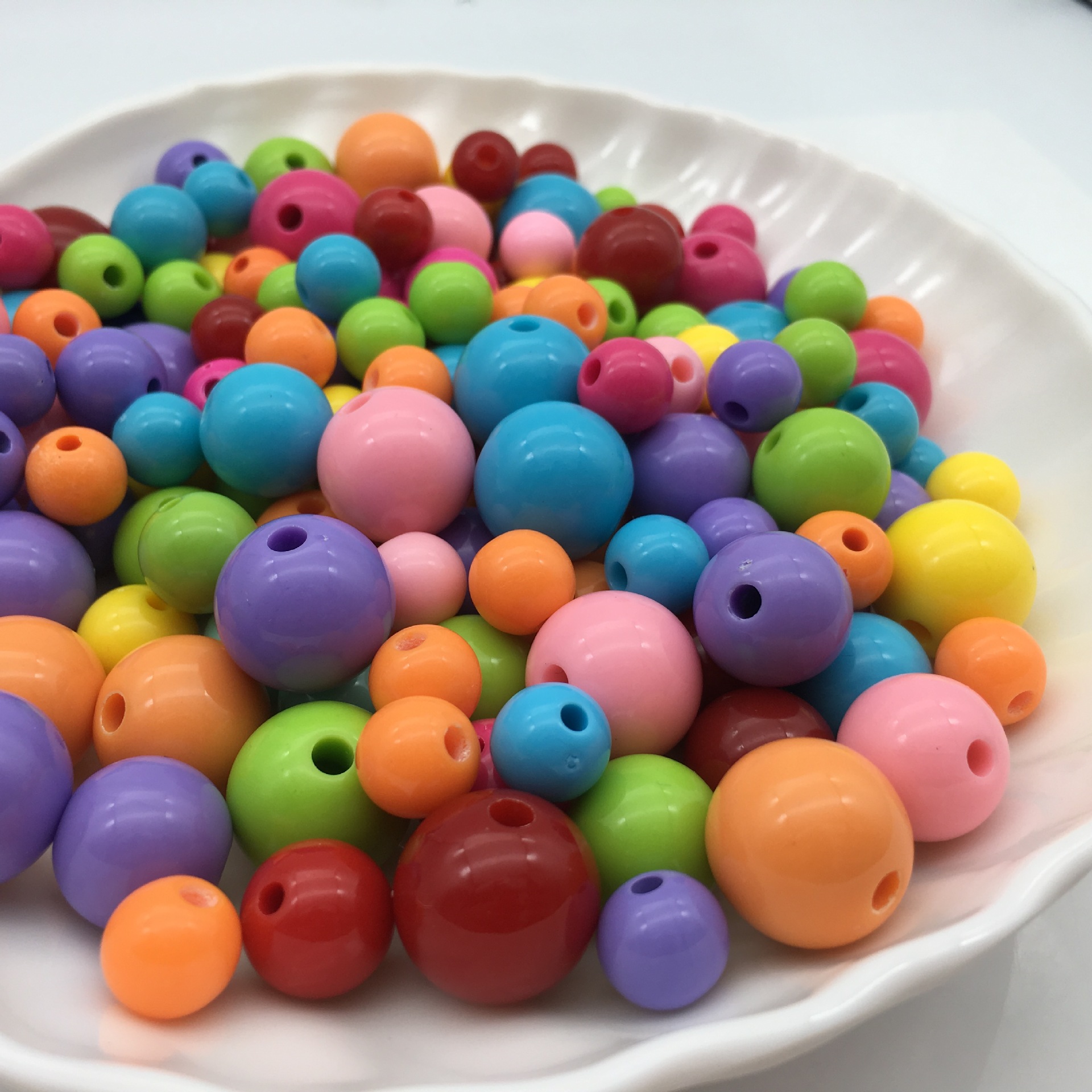 大红色实色有孔塑料珠子 亚克力红珠 圆珠散珠手工diy饰品配件