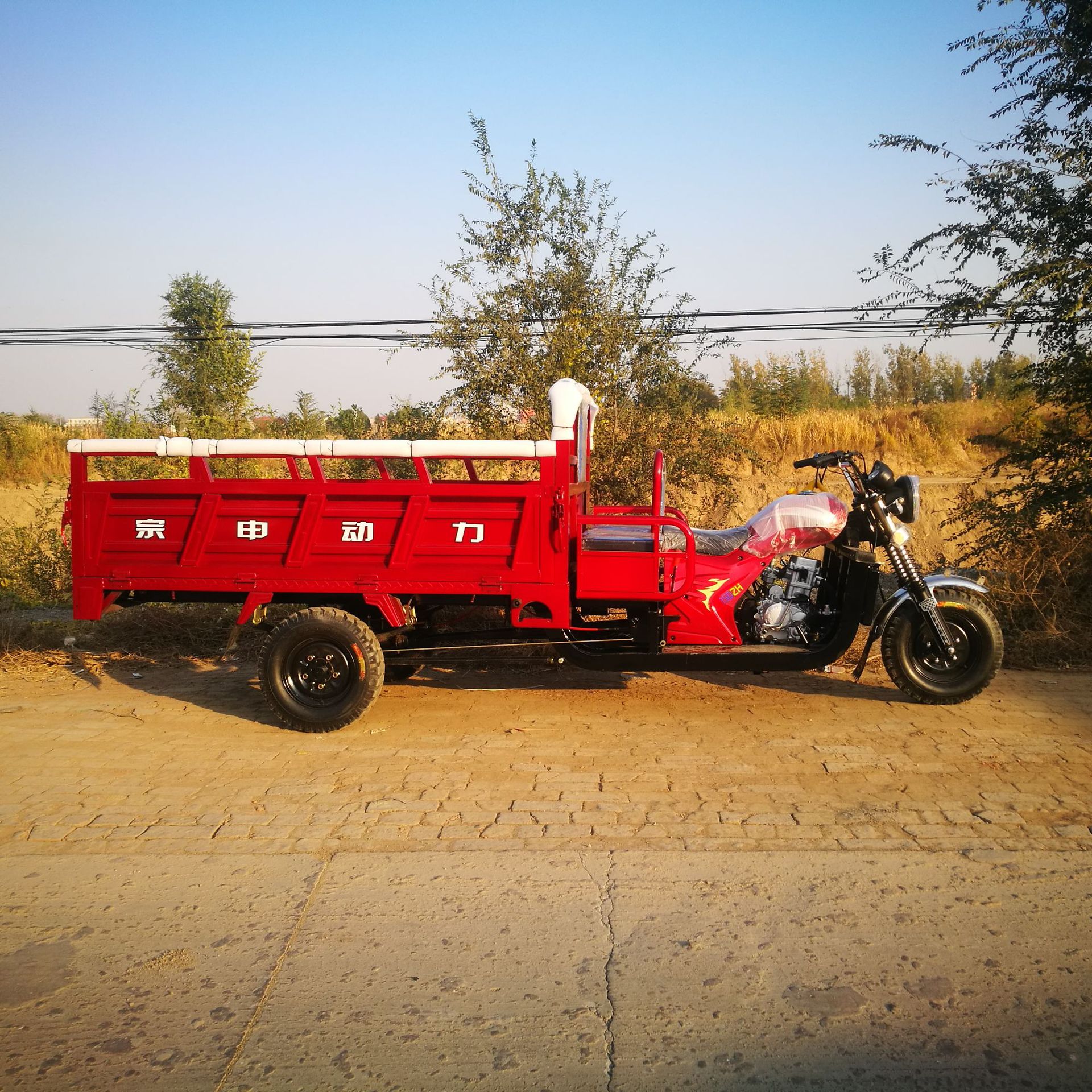 正品宗申隆鑫燃油三轮摩托车汽油农用载货载客助力加坐可定制