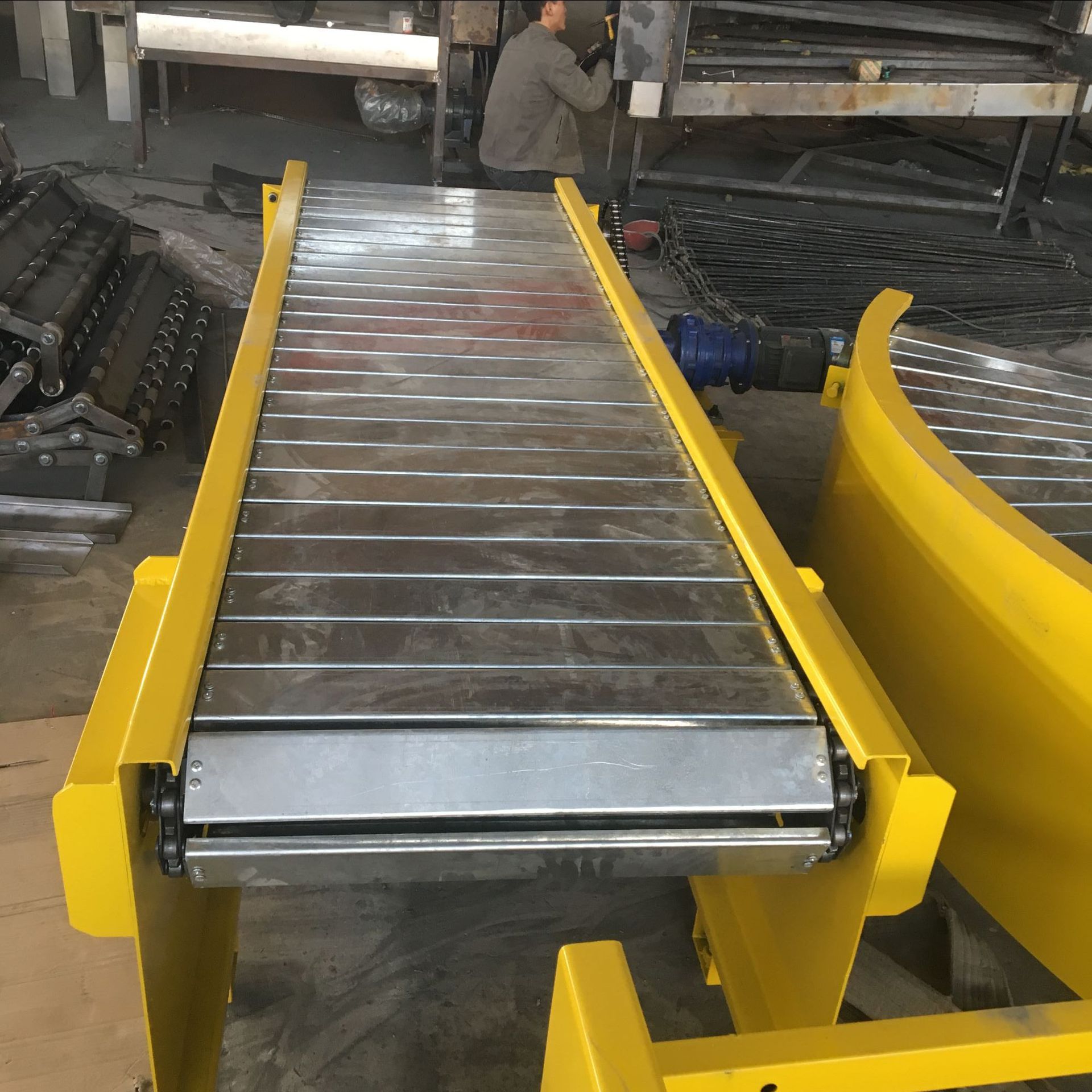 厂家直供板链输送线承重强耐腐蚀折弯链板流水线输送带机器厂家