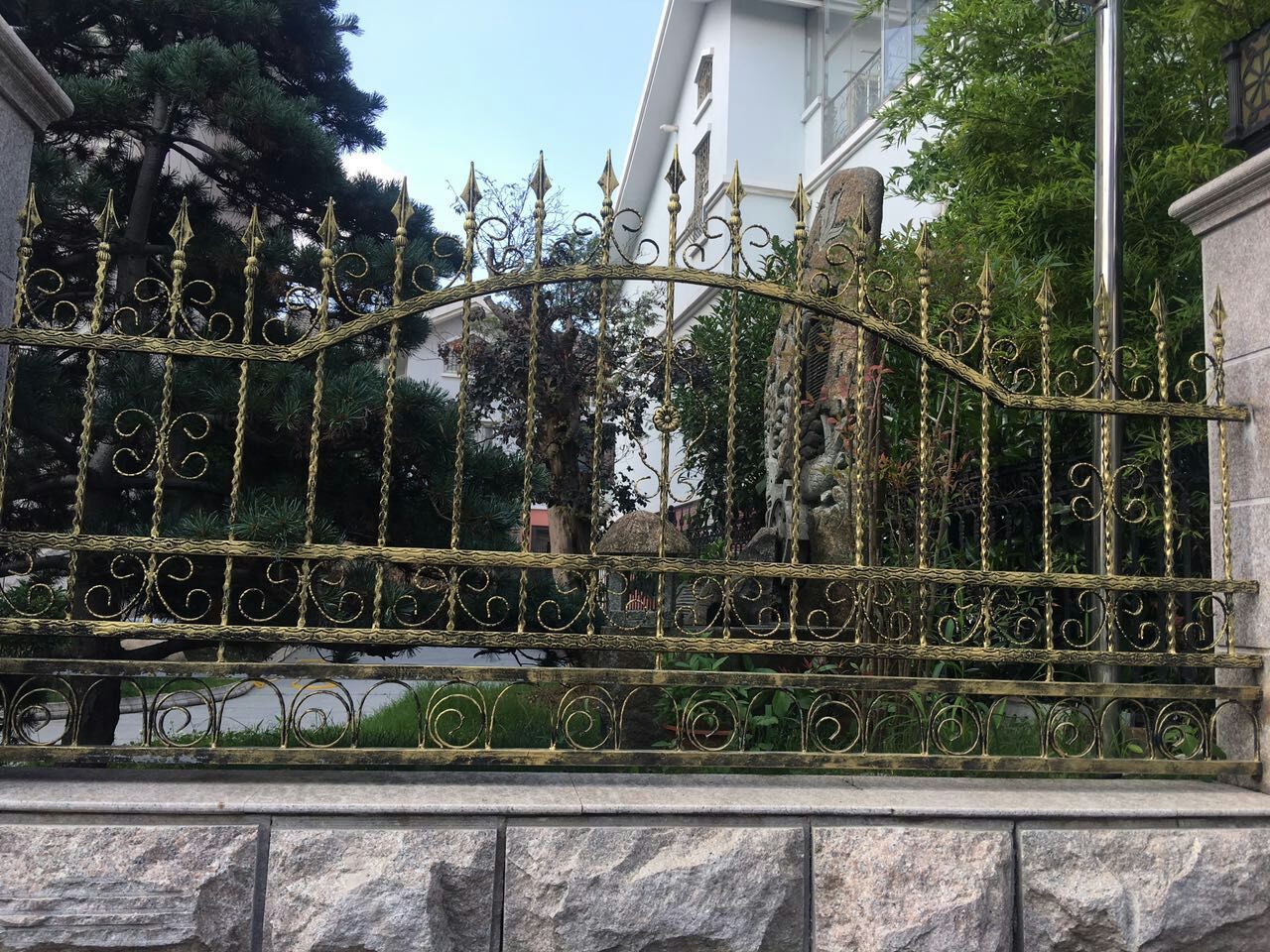 厂家供应铁艺围栏栏杆铁艺围墙中式铸铁铁栅栏量多从优