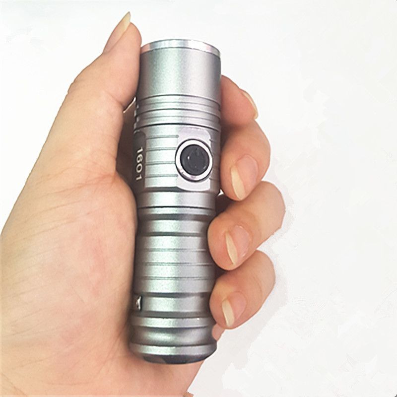热销t6强光手电筒 大光杯聚光远射手电 户外多用2节直充手电批发