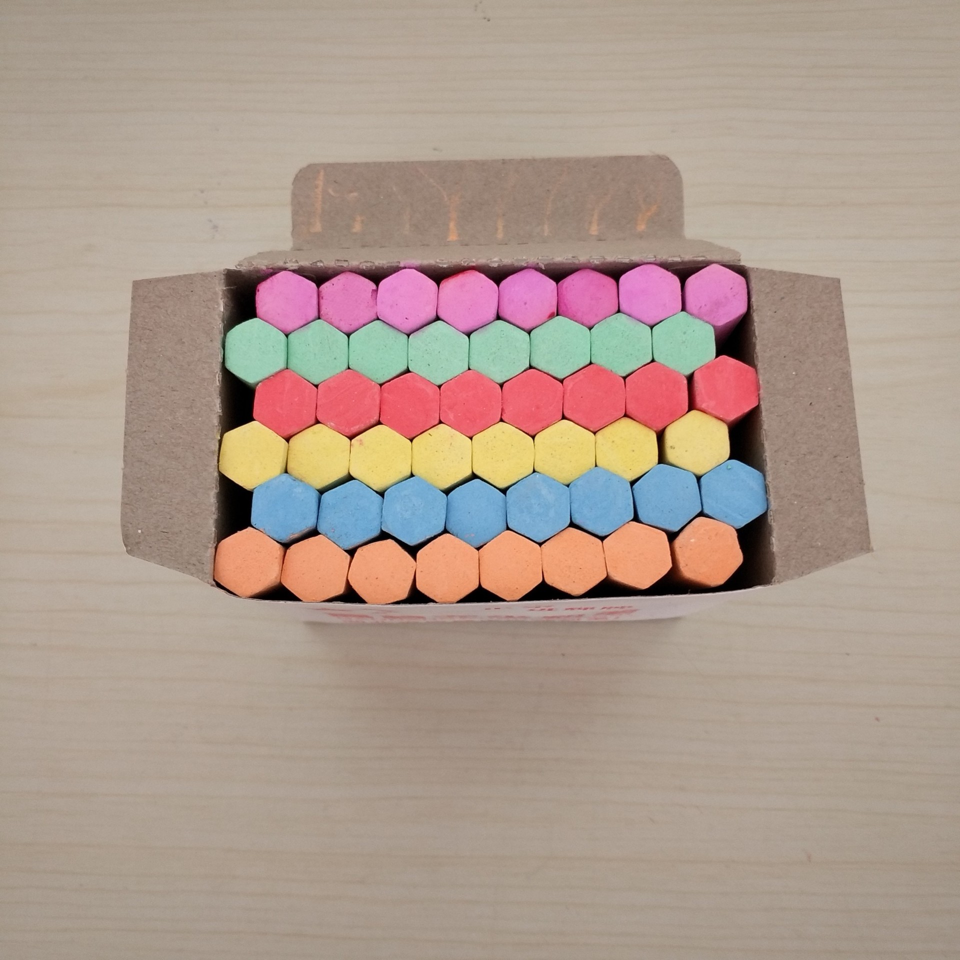 进辉牌6色彩色粉笔 6种颜色彩色混装教学无尘粉笔 48支/盒