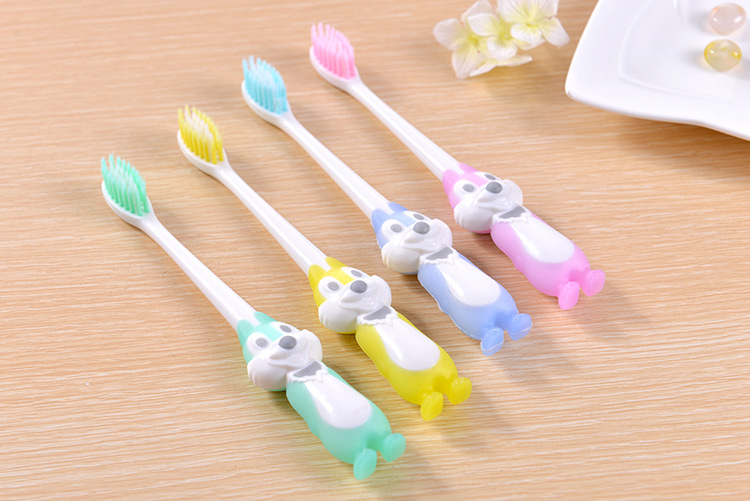 韩琪1802卡通手柄儿童牙刷小松鼠造型柔软刷毛 小孩子细毛牙刷