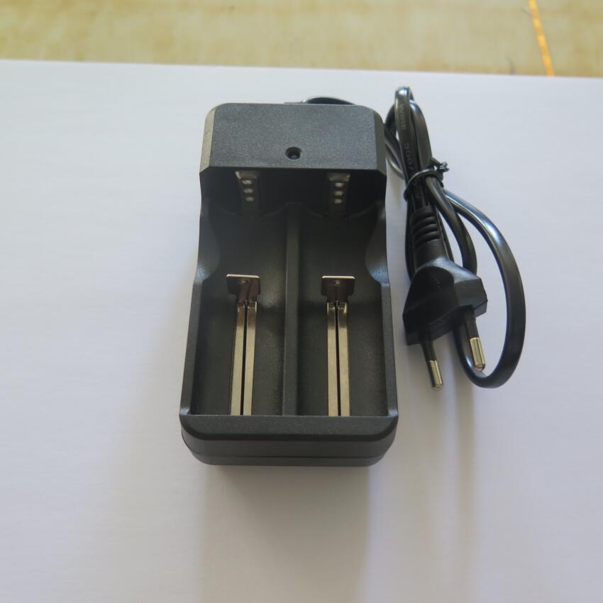 强光手电筒双槽双座16340 14500 26650 18650锂电池万能充电器