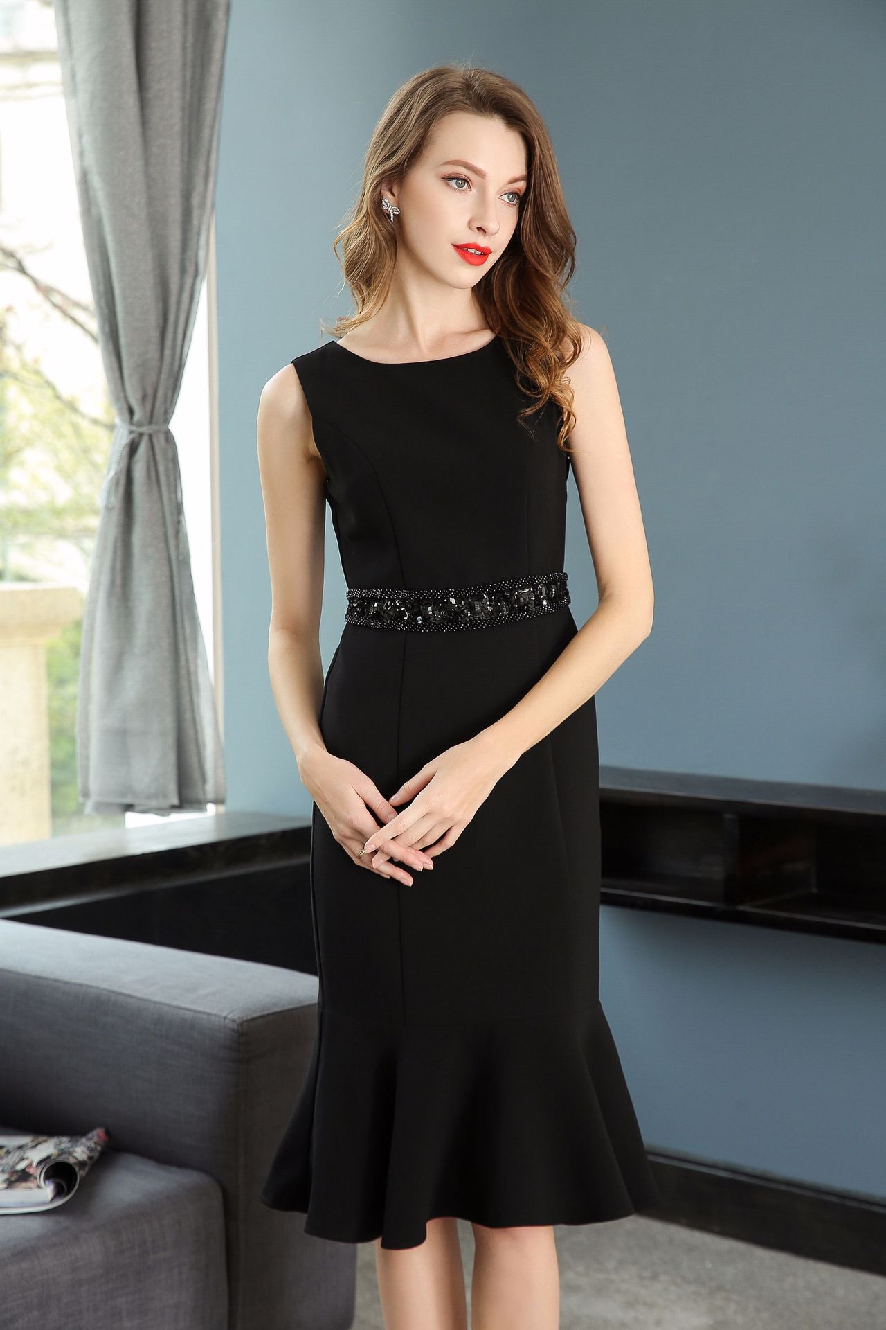 新款连衣裙_2018圆领无袖镶钻鱼尾连衣裙欧美官网大牌时尚女装