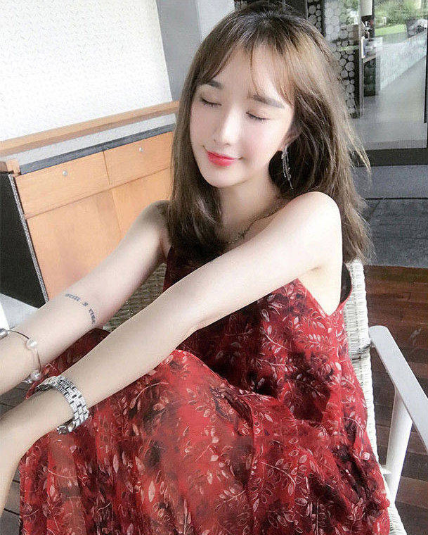 夏季褶皱奶油文艺长裙00后森系超仙女极简主义慵懒风吊带连衣裙子