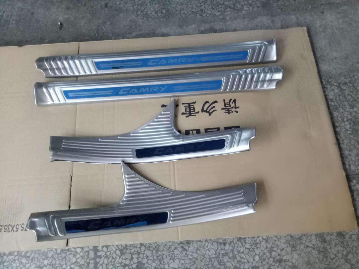 17凯美瑞改装专用内置迎宾踏板18凯美瑞运动版内外门槛条迎宾踏板