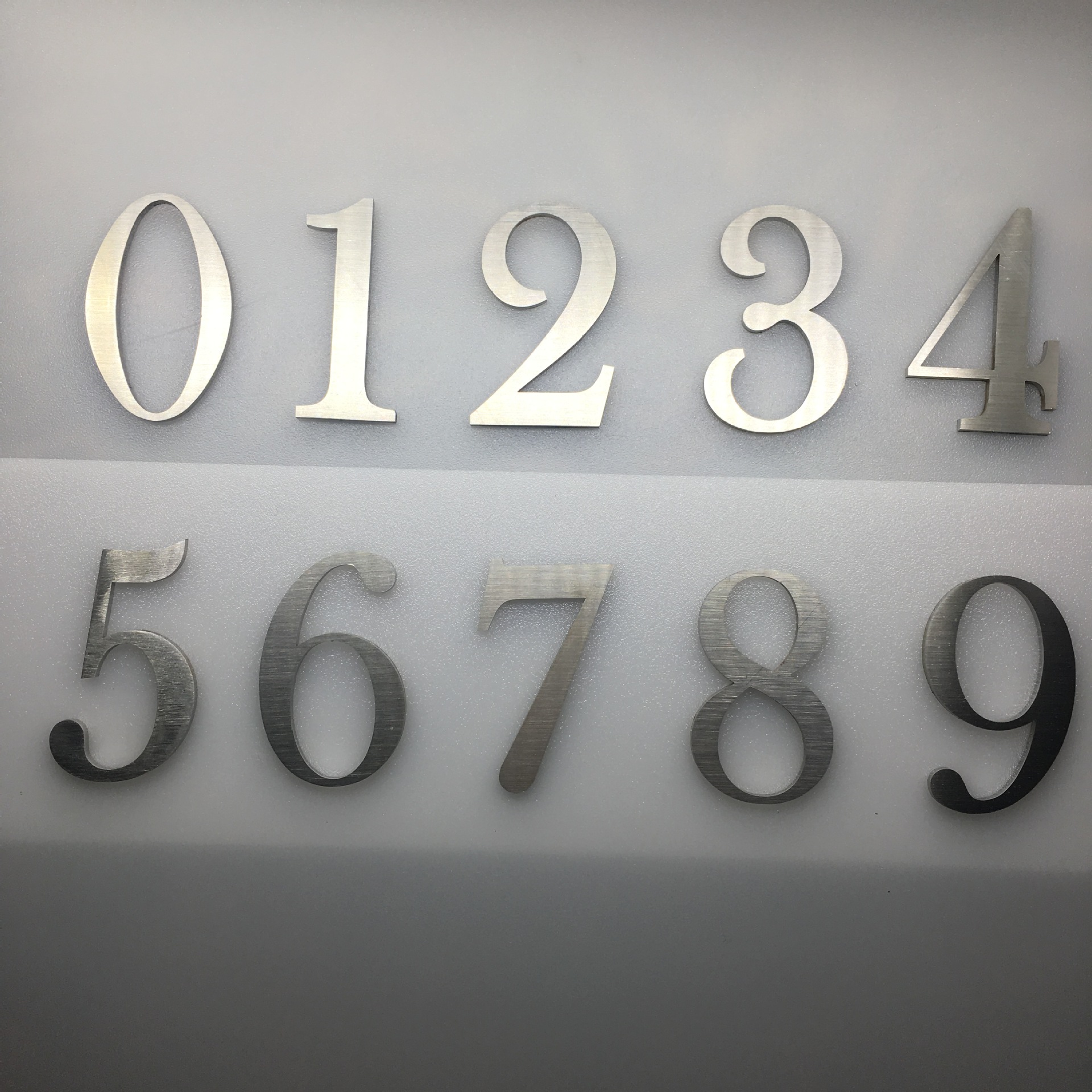 厂家现货酒店门牌号码 拉丝银色金属酒店数字号码 指示牌数字门牌