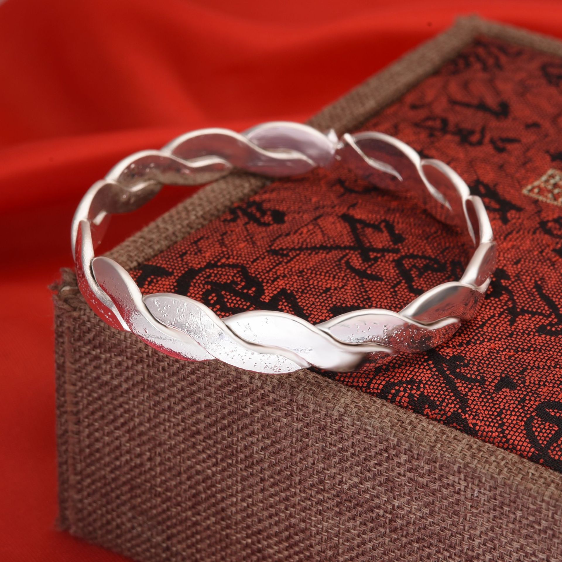 时尚925镀银手镯 爱交织c形时尚女手镯可一件代发镯子厂家批发