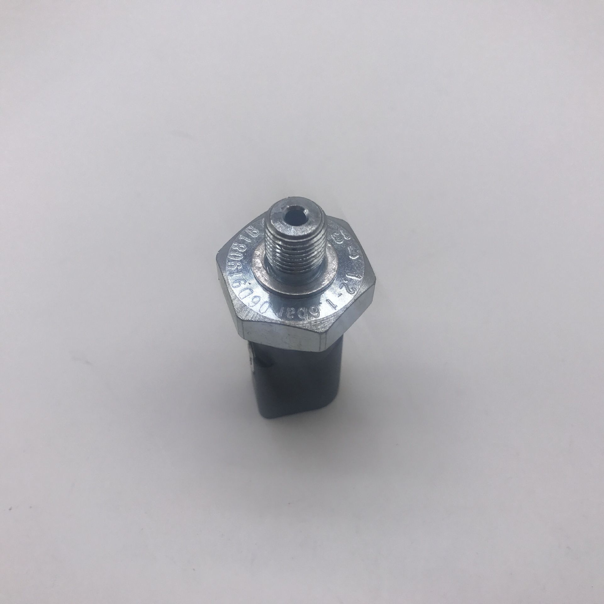 适用奥迪a6l 机油传感器 机油感应塞 06d 919 081 b