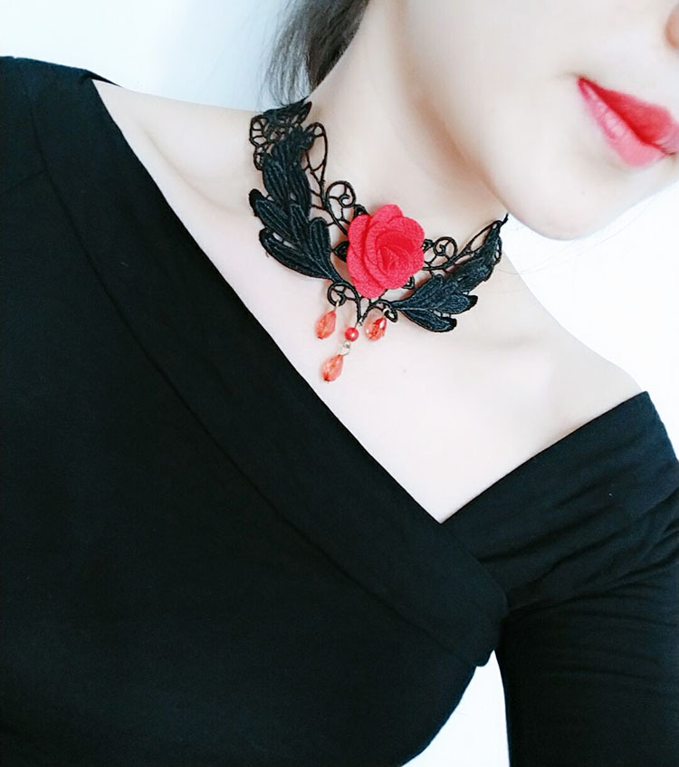 Japanese and Korean Fashion Ornament Wholesale Gothic Vintage Lace Hollow Necklace Necklace New Choke Original Jewelry Ornament