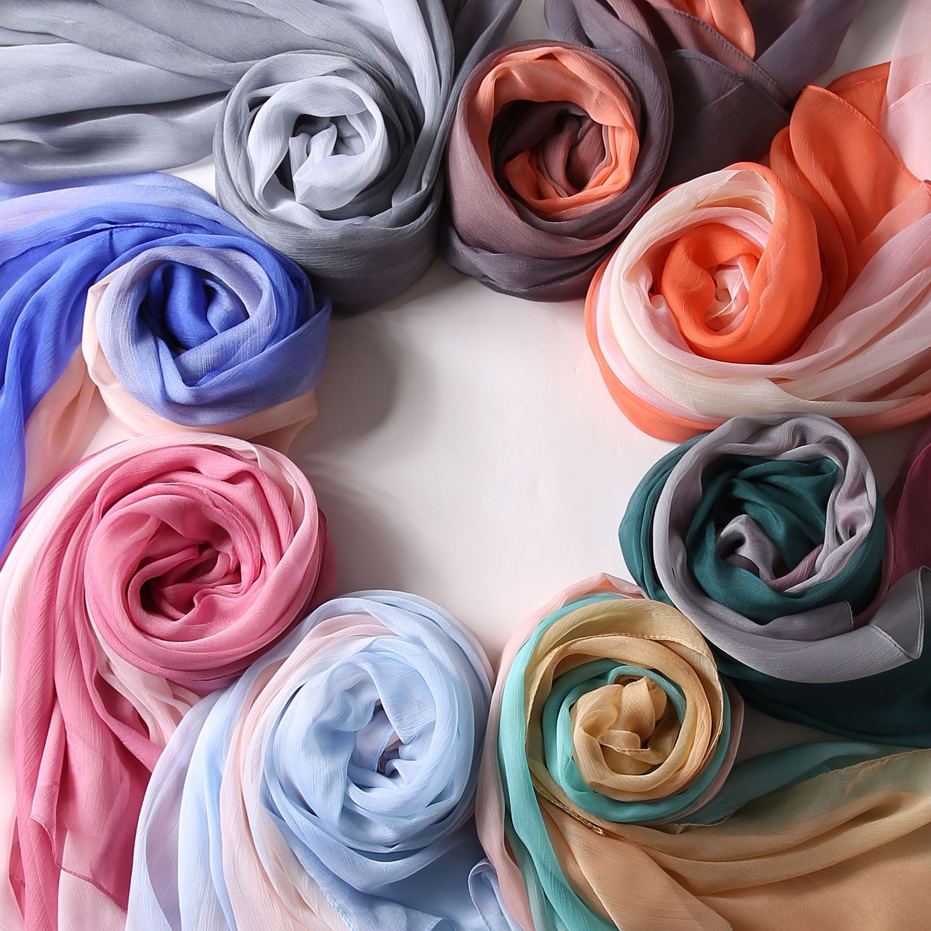 进口材料2018新款百变顺宇皱丝巾女士春夏渐变色披肩韩版沙滩围巾