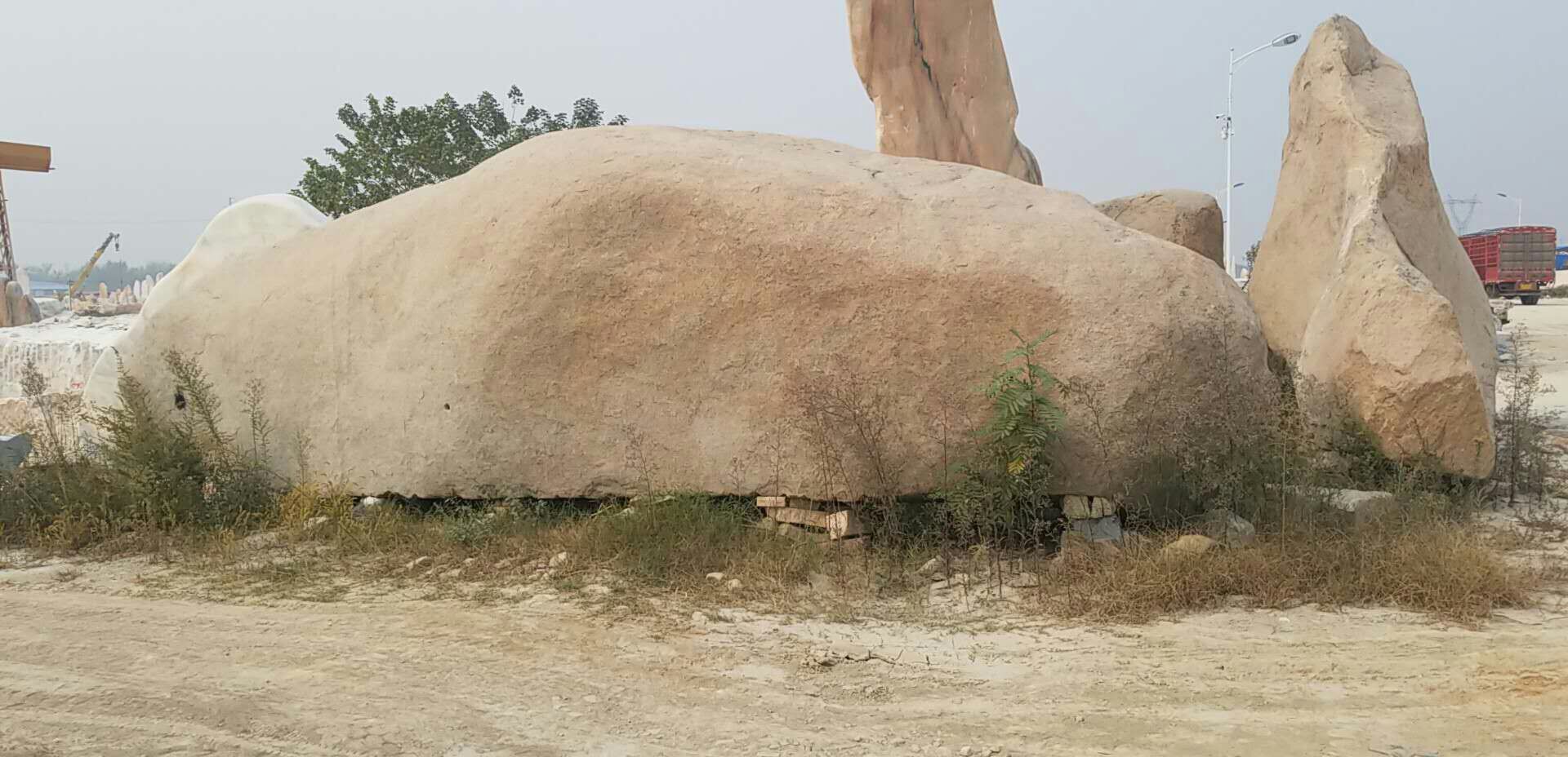芝麻灰景观石大型长石头芝麻白景观石学校刻字石招牌石门牌石