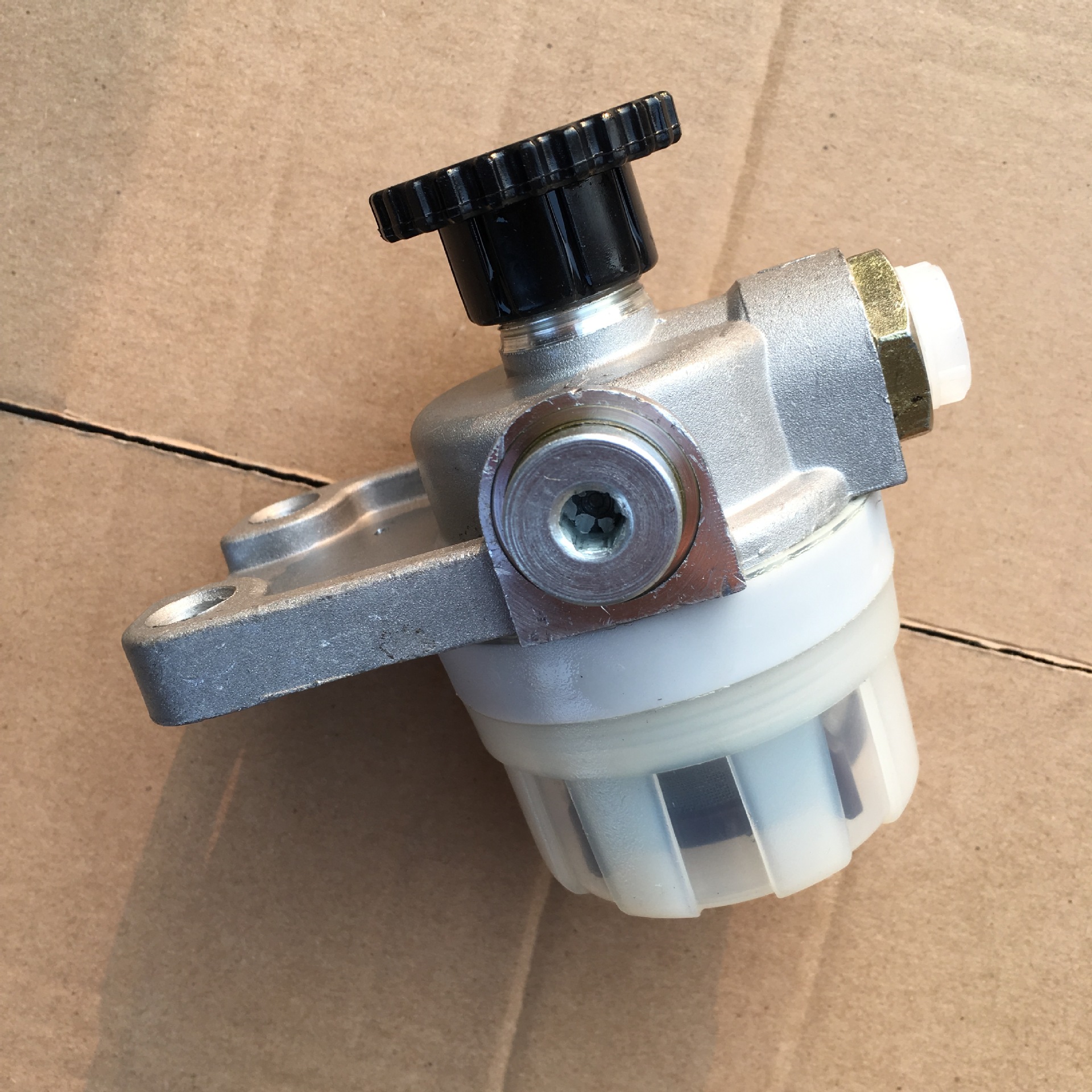 renault雷诺912燃油手油泵 5010412930