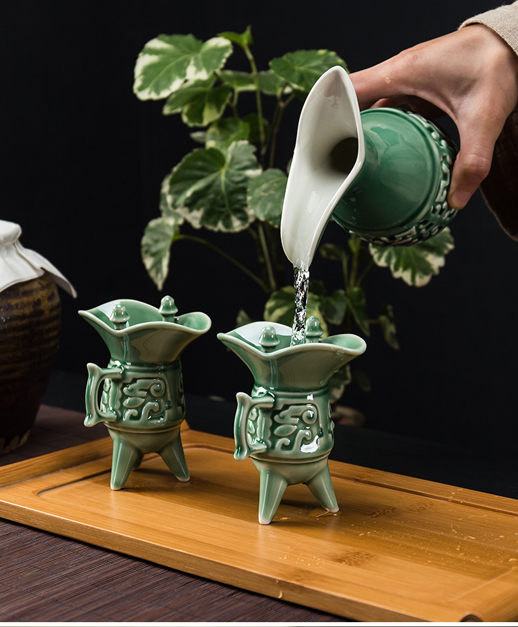 复古风陶瓷酒具套装中式酒杯白酒杯爵杯酒盏三脚杯酒盅品酒分酒器