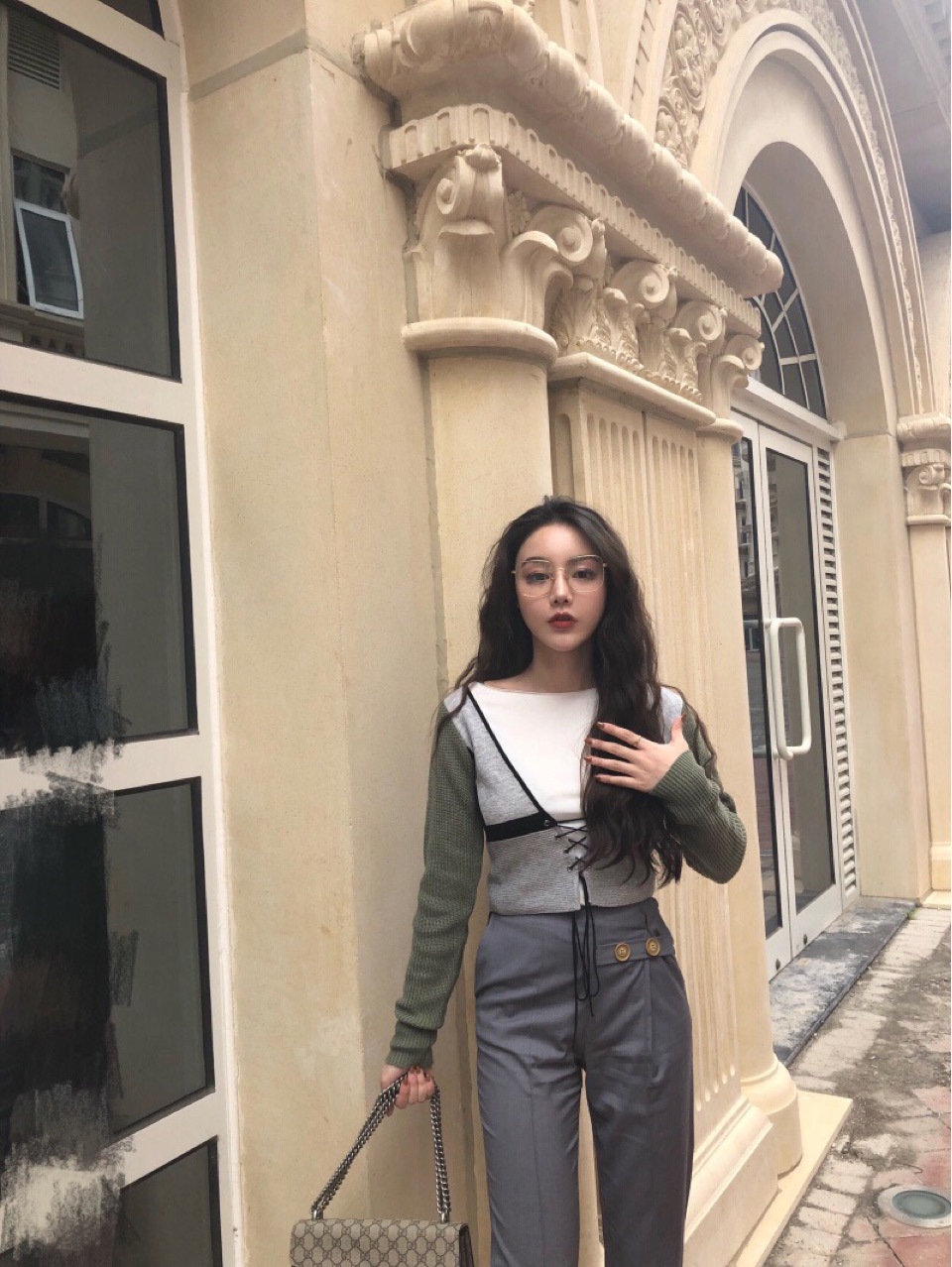 张旅菲2019春季新款复古风拼色优雅绑带针织毛衣大v领开衫外套