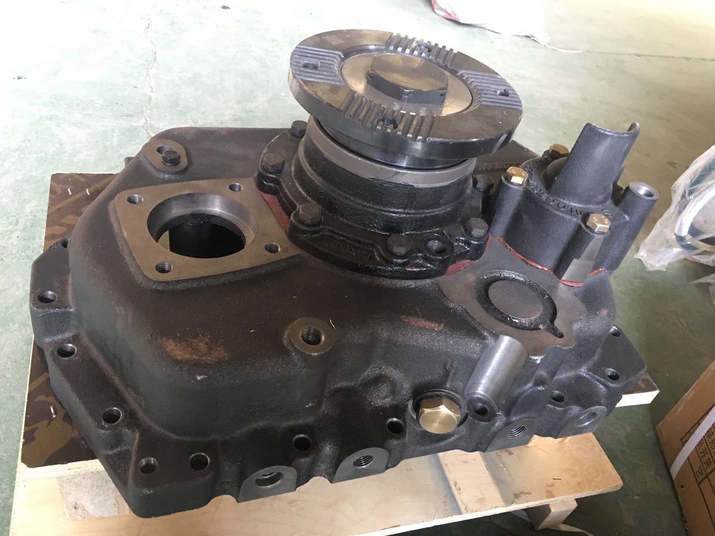 供应中国重汽70矿传动系统配件az2203100040副箱总成