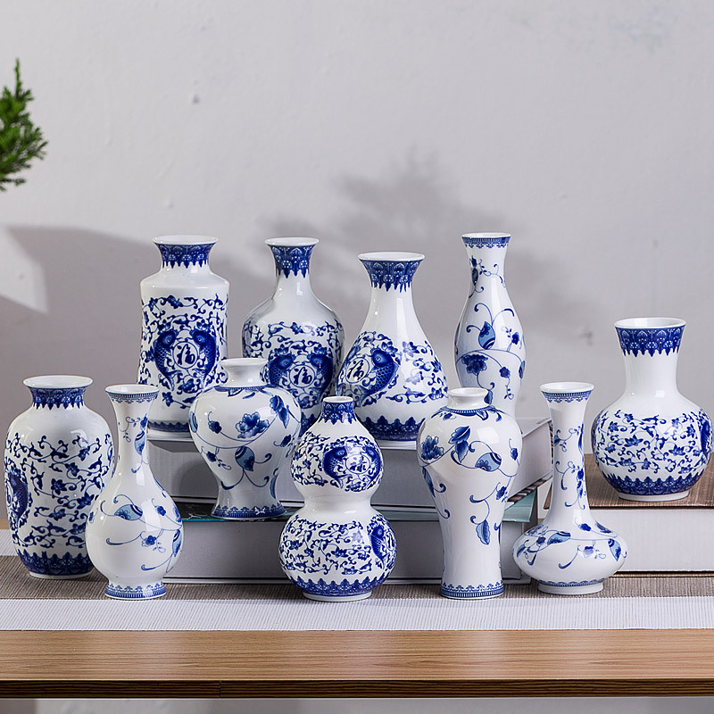 手工制作青花瓷瓶