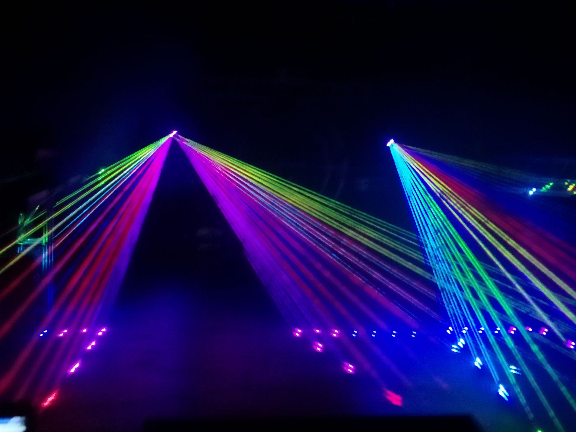 舞台灯光/光电厂家生产户外摇头全彩色rgb2wsd/3d地标镭射激光灯