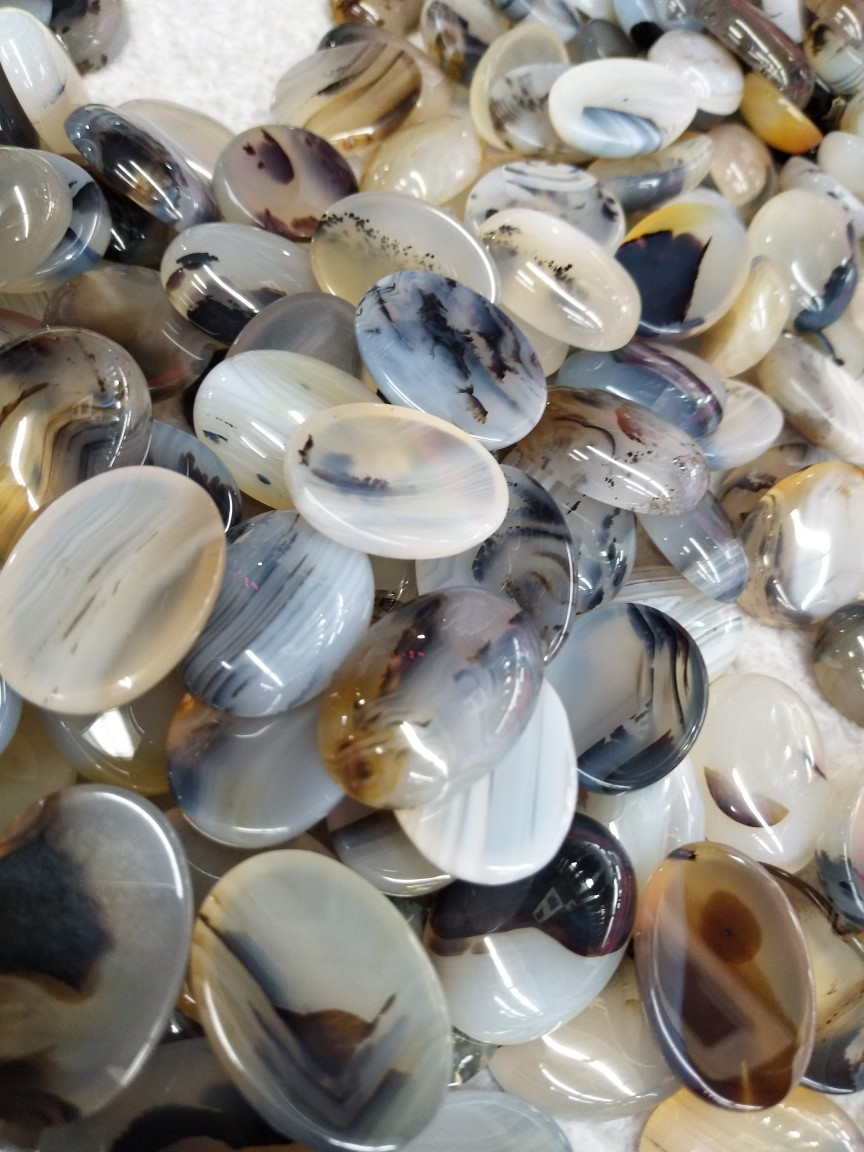 3万件石中宝直销马来玉石戒面 椭圆形玉石吊坠 简约时尚宝石工艺品