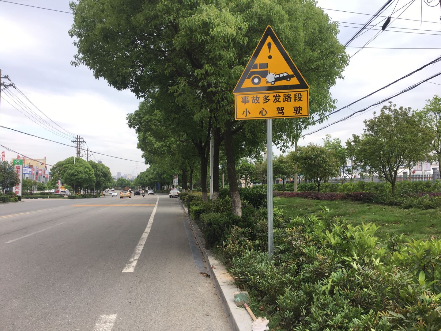 京航科技,宜昌地区专业的交通标志生产制作厂家,并有各种附件配件标牌